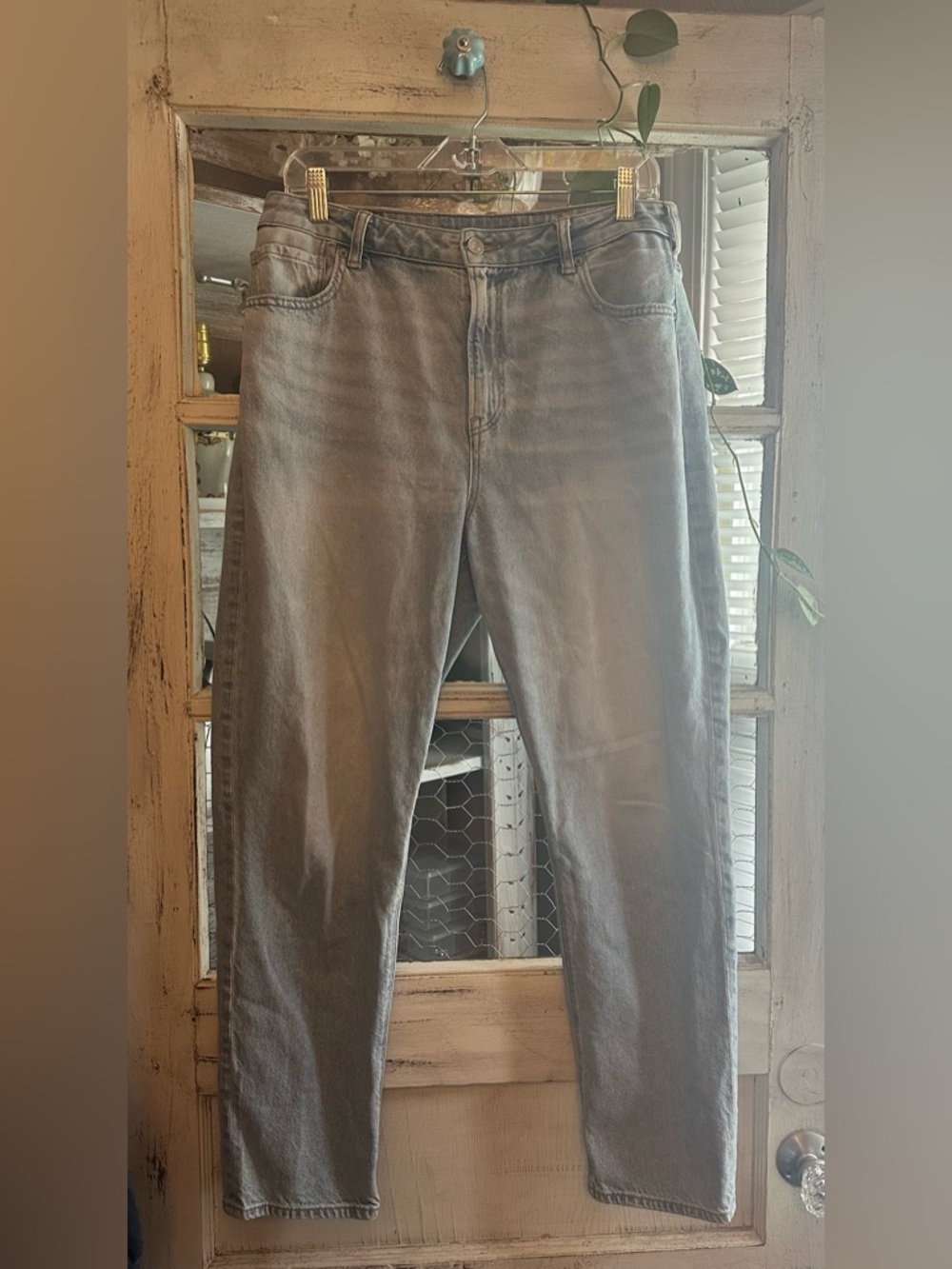 American Eagle | Light Wash Mom Jeans